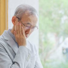 江戸川区•船堀の歯医者、中山歯科医院で入れ歯を外すと歯ぐきが痛む原因を解説