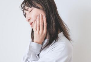 江戸川区船堀の歯医者、中山歯科医院で歯が浮く感覚の正体とは？歯根膜の炎症と噛み合わせの関係を解説